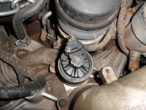 ABOVE In order to reduce NOx ­emissions, the 6.0 liter incorporated an EGR valve. The valve was placed on top in the front of the intake ­manifold next to the oil filter.  BELOW: Depending on operating ­conditions, the EGR valve would open allowing exhaust gas to enter the ­engine to be re-burned. 